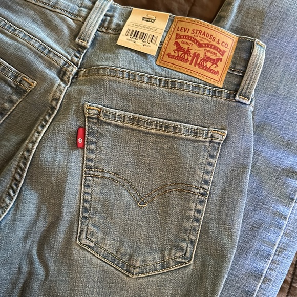 Levi’s 724 Distressed High Rise Slim Straight Jeans - Picture 14 of 16
